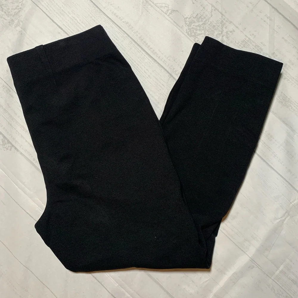 NWT Chico’s Juliet Button Hem Ankle pant. Size 0.5. (6).